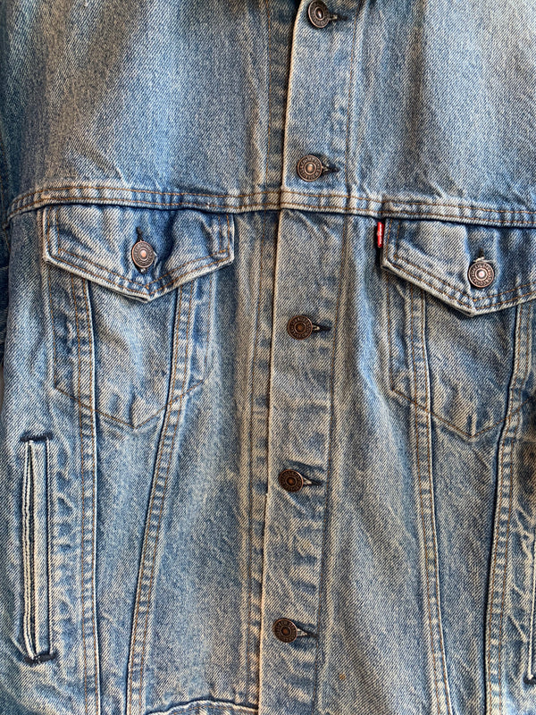 VTG 90's Levi's Light wash denim jacket #058