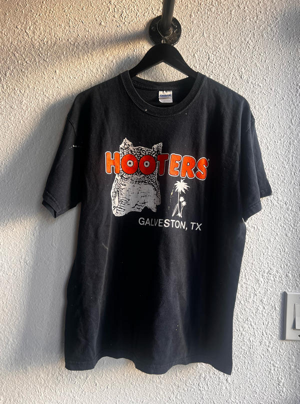 VTG Y2K 'Hooters' Galveston Texas Tee